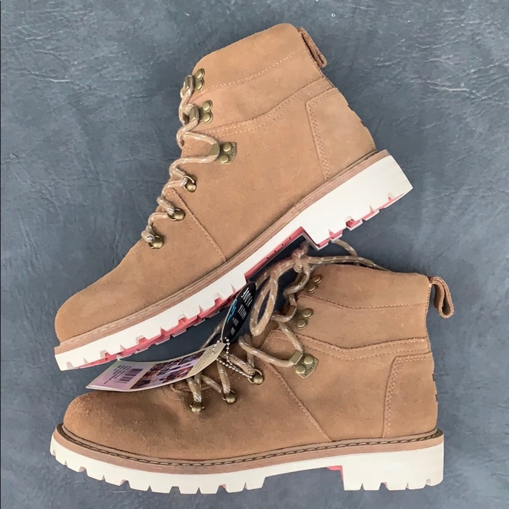 Toms Summit boot size 9.5 NWT